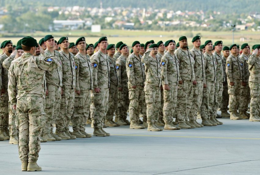 Na letisku Sliač v roku 2012 privítali 123 slovenských vojakov, ktorí sa vrátili po polročnom pôsobení v misii ISAF v Afganistane.
