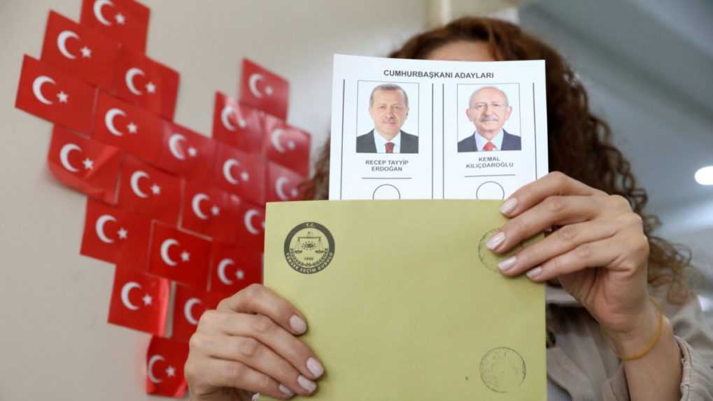 V Tureckých voľbách má pravdepodobne vyššie šance Erdogan. Očakáva sa od neho vyriešenie utečeneckej otázky