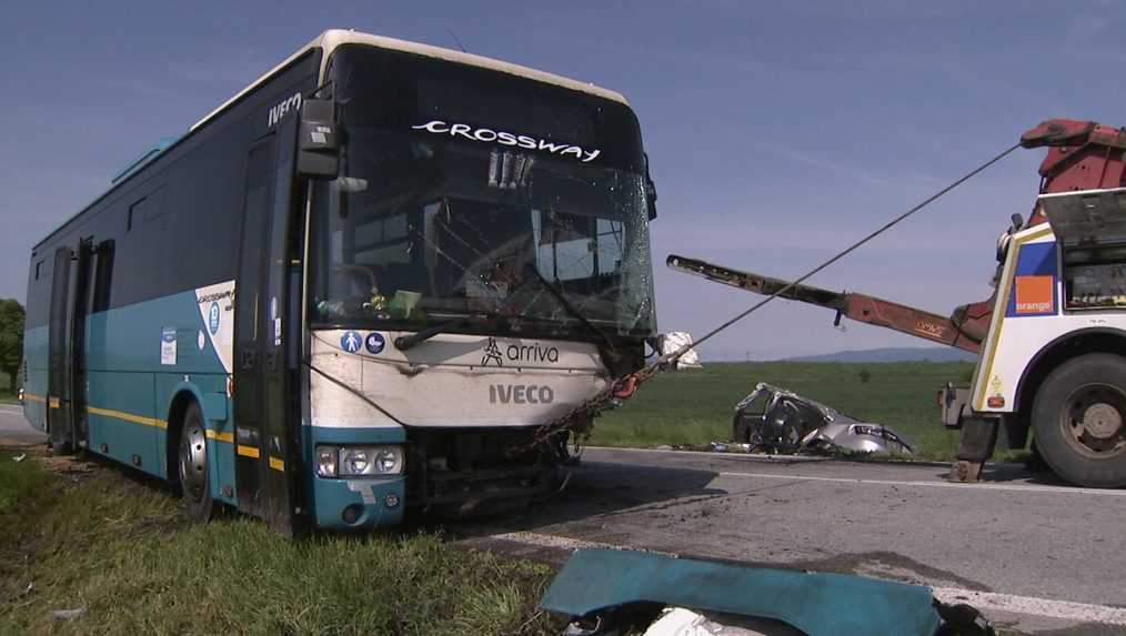 Tragická nehoda pri Michalovciach: Po zrážke s autobusom zahynul mladý vodič auta