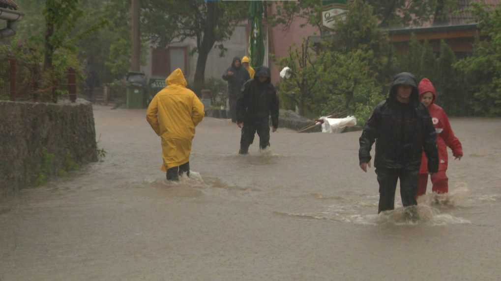 Sever Chorvátska trápia záplavy po výdatných dažďoch. Voda zaplavila ulice aj budovy