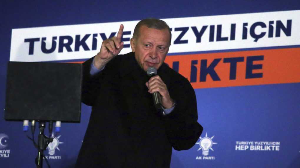 Ak bude druhé kolo prezidentských volieb v Turecku, väčšiu šancu má Erdogan, zhodujú sa analytici