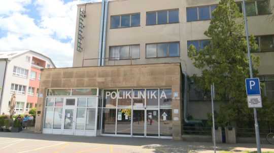 Budova starej polikliniky v Topoľčanoch.