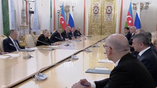 Lídri Arménska a Azerbajdžanu diskutovali v Rusku o Náhornom Karabachu.