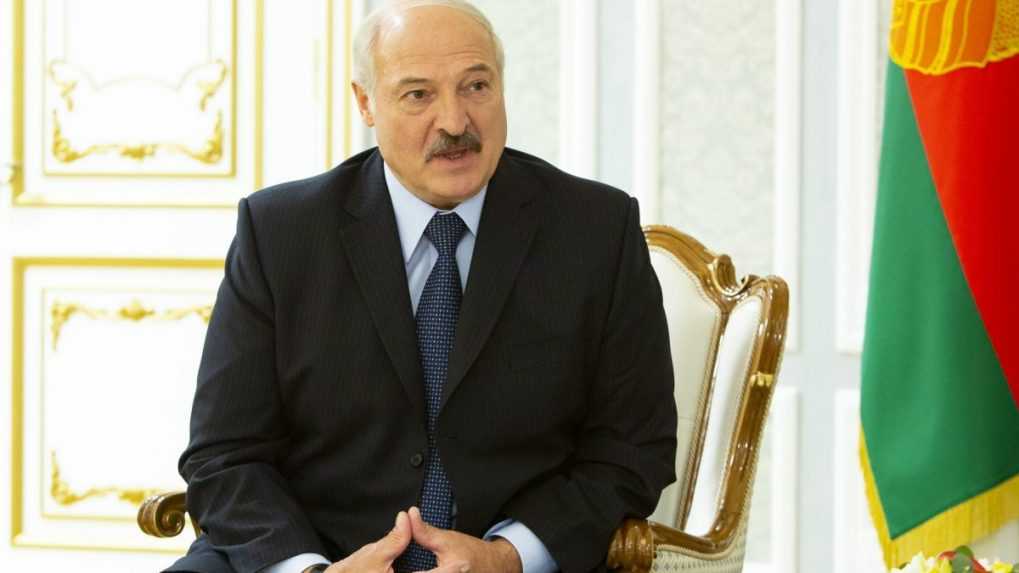 Lukašenko uviedol počas vzbury v Rusku armádu do pohotovosti