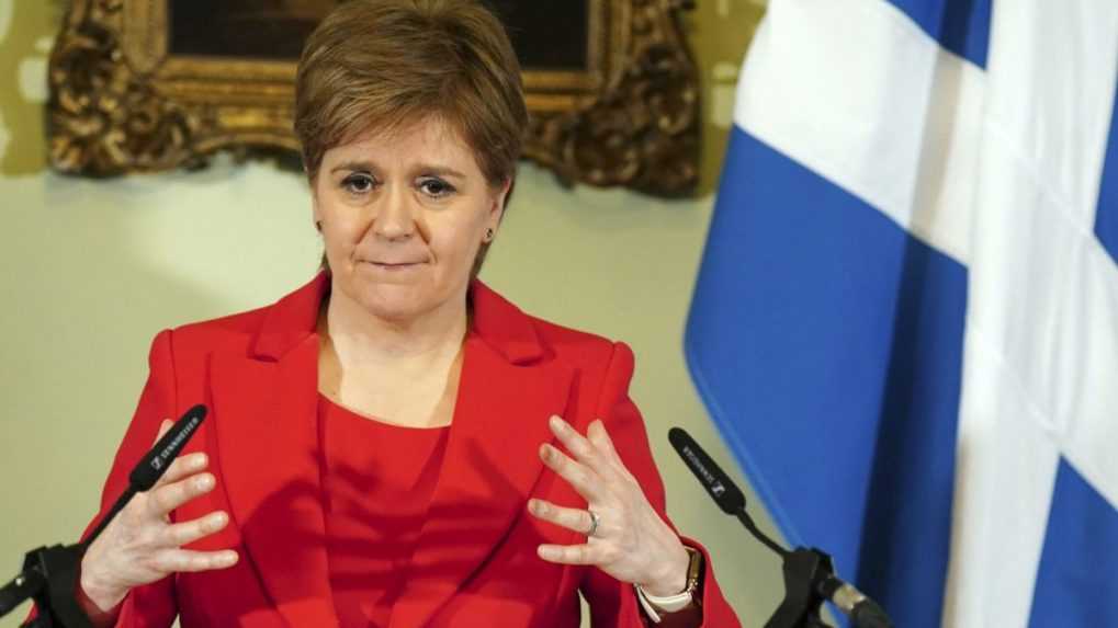 Škótsku expremiérku Sturgeonovú prepustili bez obvinení
