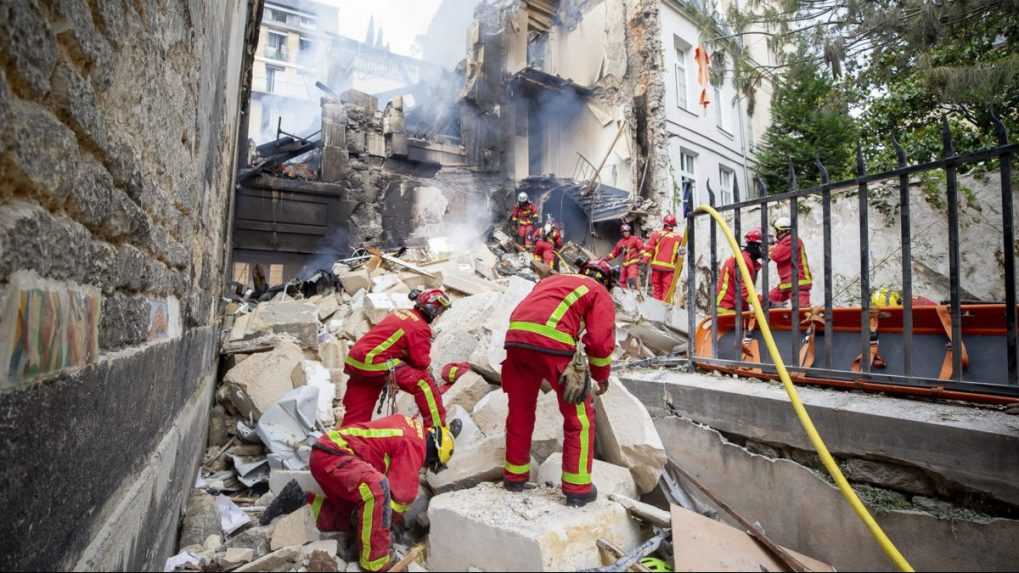 Výbuch v Paríži: Pod troskami budovy sa po šiestich dňoch našlo telo