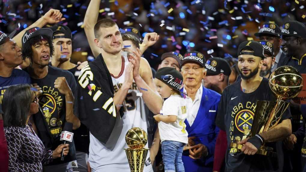 NBA má nového šampióna, z historicky prvého titulu sa teší Denver