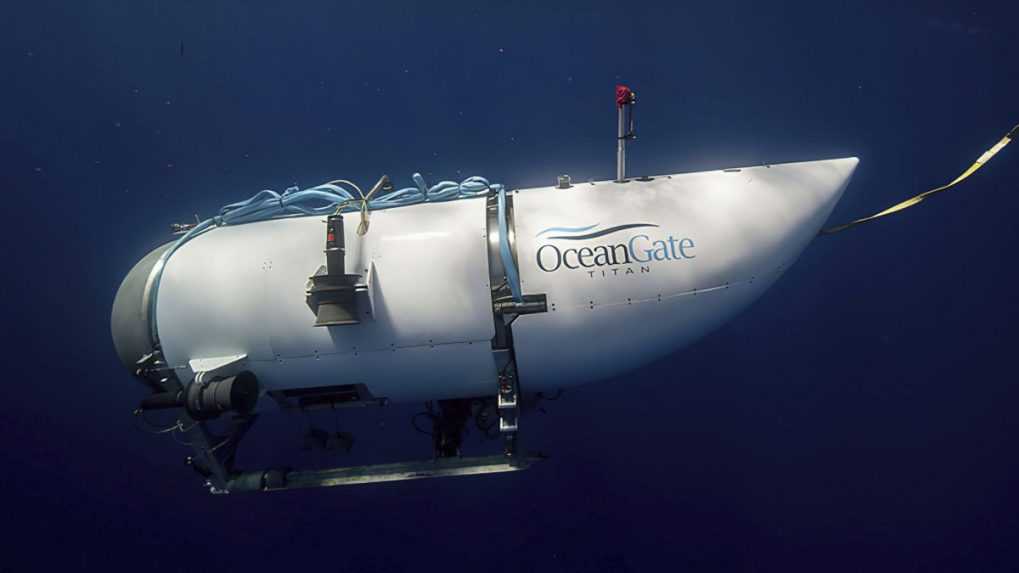 Americká pobrežná stráž vytiahla zvyšné trosky ponorky Titan z dna oceána, podľa všetkého aj s ľudskými ostatkami