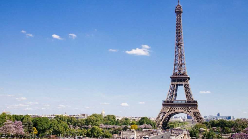 Francúzsko chce regulovať počty návštevníkov vo vyhľadávaných lokalitách v istých obdobiach roka