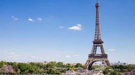 Na ilustračnej snímke Eiffelova veža.