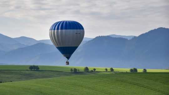 Na ilustračnej snímke teplovzdušný balón.