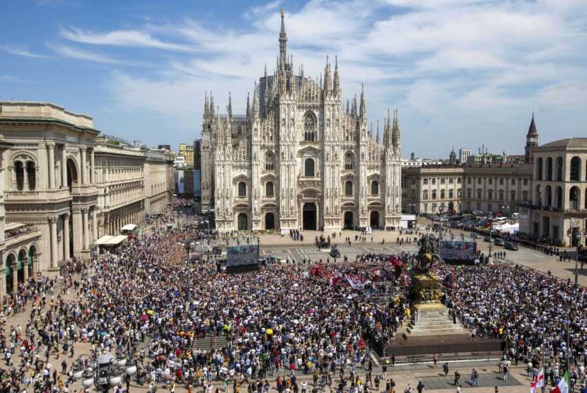 So Silviom Berlusconim sa do Milána prišli rozlúčiť tisíce ľudí