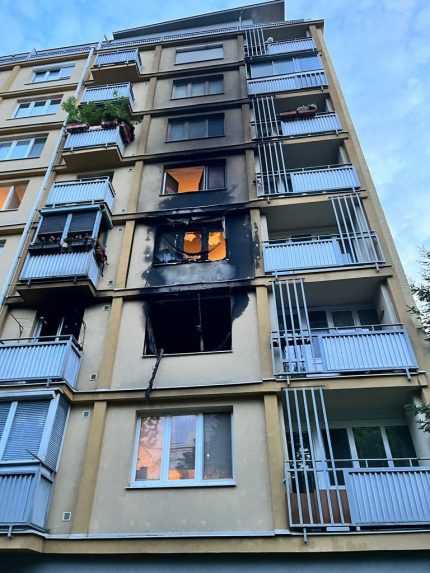 Tri osoby previezli do nemocnice po požiari bytovky na Kyjevskej ulici v Bratislave