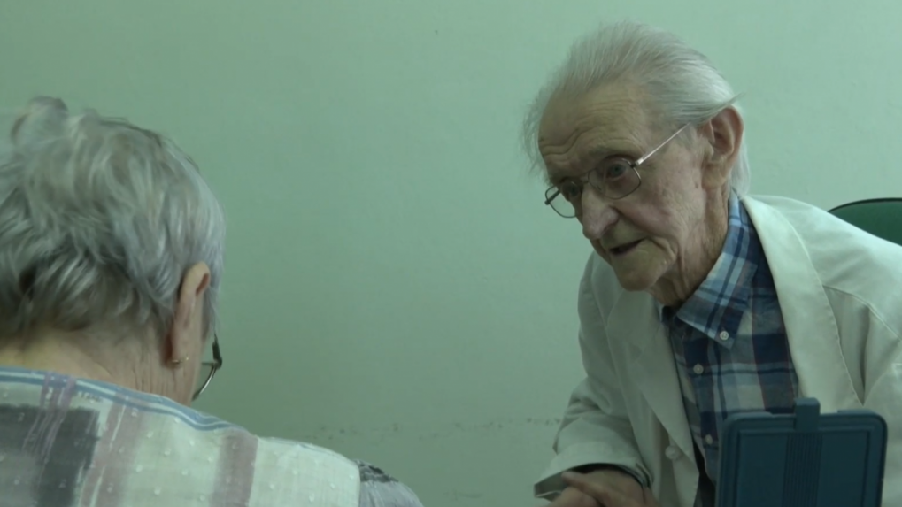 V Banskej Bystrici majú najstaršieho všeobecného lekára. Napriek rekordne vysokému veku stále ordinuje