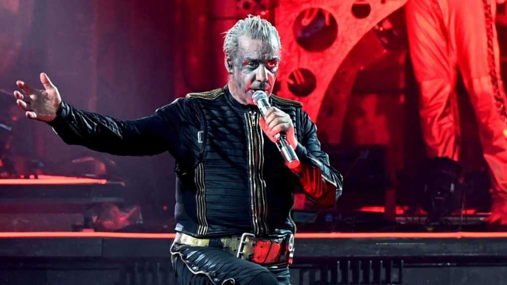 Lídra metalovej skupiny Rammstein vyšetrujú pre obvinenia zo sexuálneho napadnutia