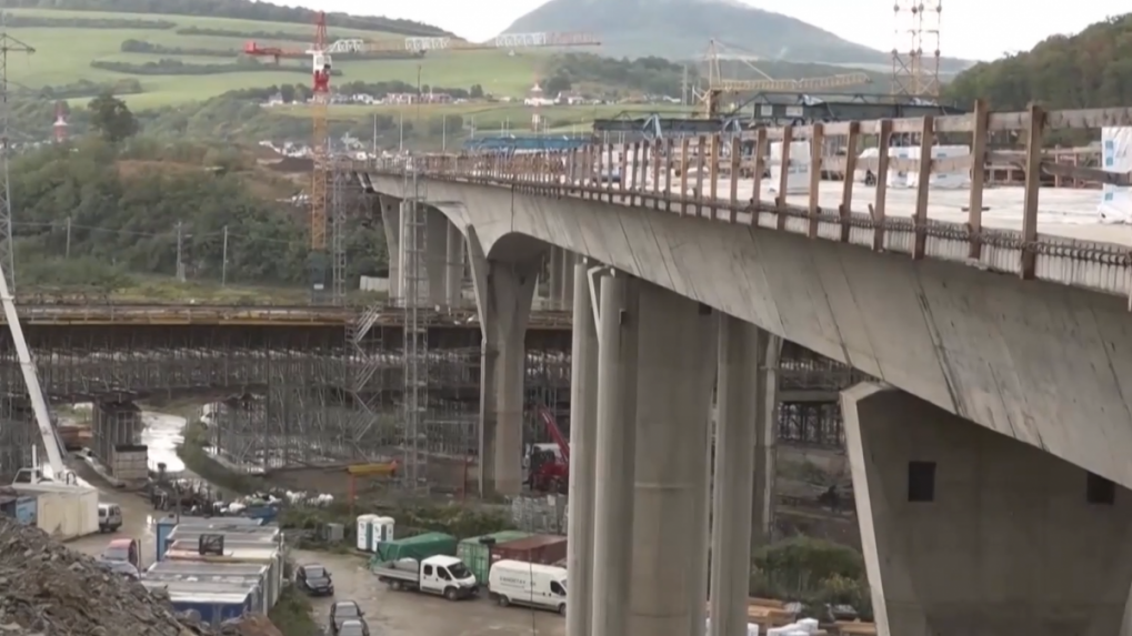 Slovensko zaostáva s výstavbou medzinárodného cestného koridoru. Jeho budovanie by sa malo urýchliť