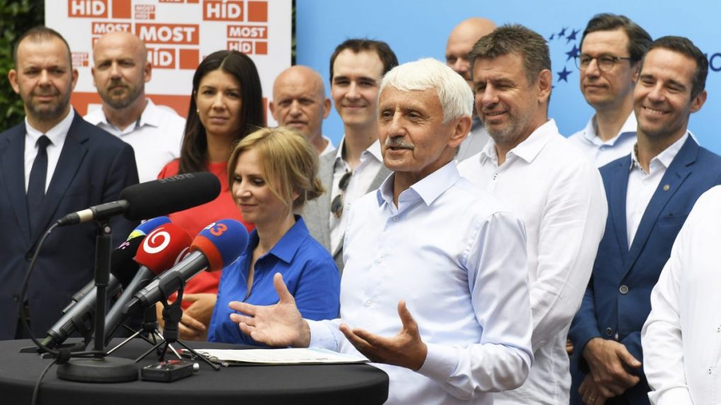 Lídrom kandidátky strany Modrí, Most-Híd bude Mikuláš Dzurinda, nasleduje László Sólymos