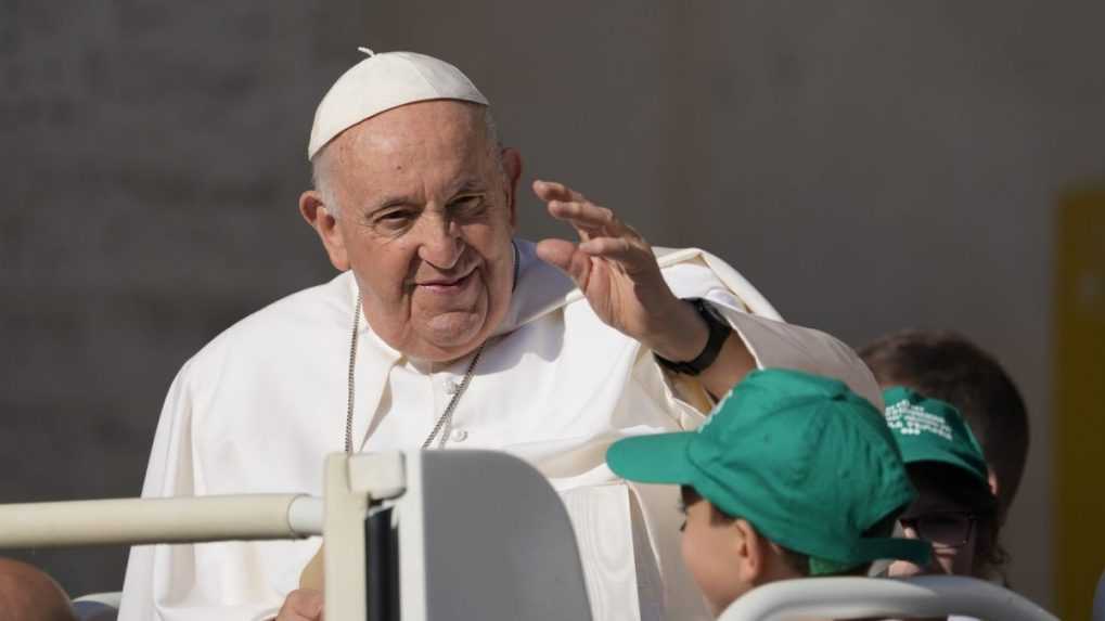 Pápeža Františka hospitalizovali, ešte v stredu ho čaká operácia