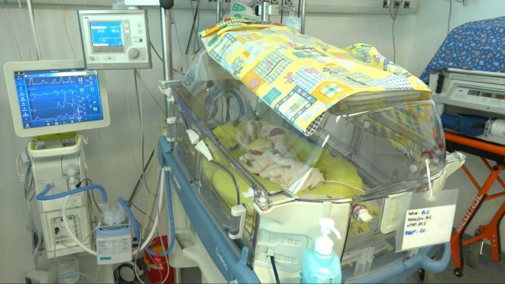 Predčasne narodeným deťom pomáha dýchať unikátny prístroj. Na Slovensku ho využívajú len v jednej nemocnici