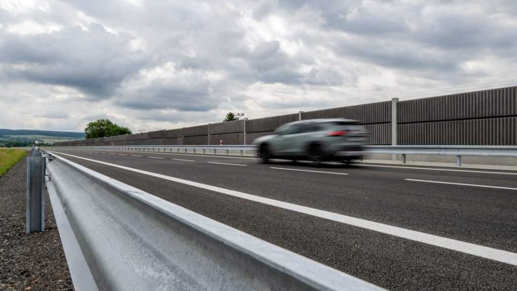 Na niektorých diaľničných úsekoch v Česku sa zrejme zvýši maximálna povolená rýchlosť