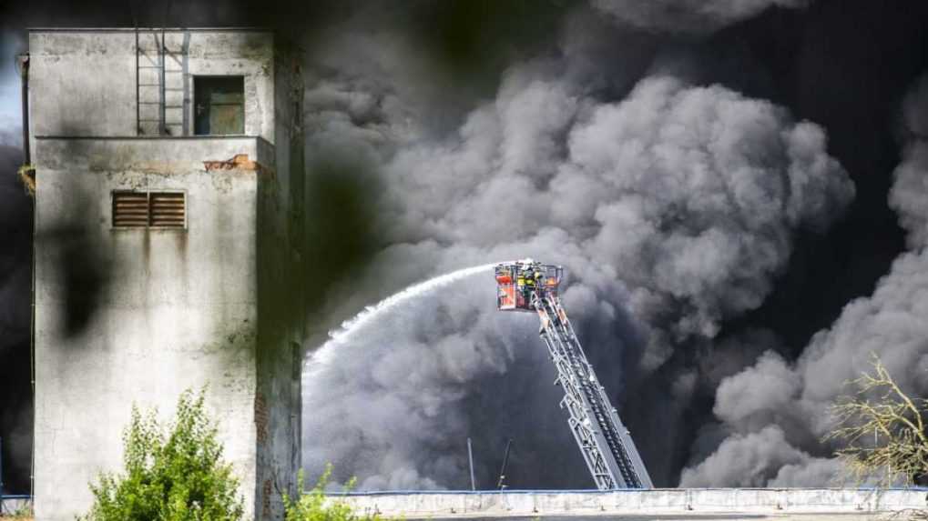 S obrovským požiarom v Rovinke sa hasičom podarilo dobojovať až dnes