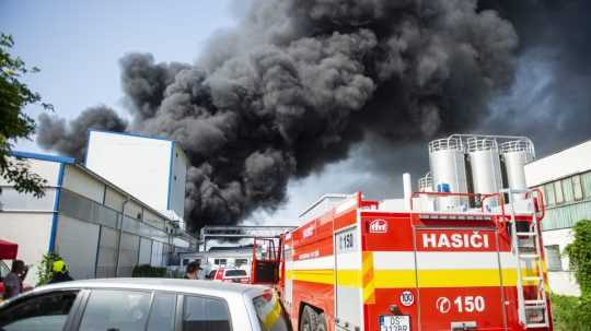 V jednej z firiem v Rovinke vypukol rozsiahly požiar.