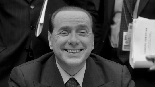 Zomrel taliansky expremiér Silvio Berlusconi
