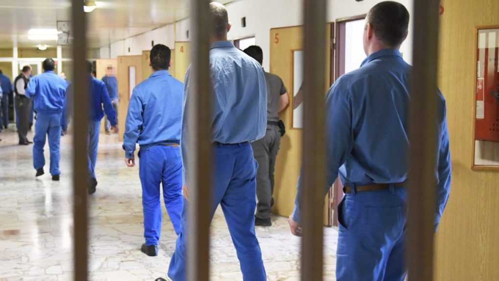 Vlani chodilo denne do práce priemerne vyše štyritisíc väzňov