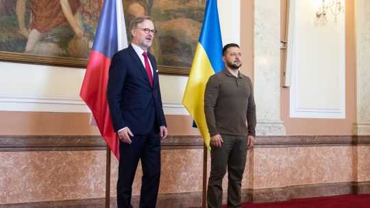Na snímke český premiér Petr Fiala (vľavo) privítal ukrajinského prezidenta Volodymyra Zelenského na Úrade vlády 7. júla 2023 v Prahe. FOTO TASR - Barbora Vizváryová