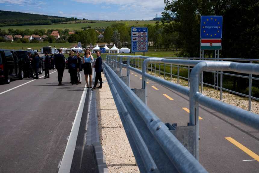 Pribudol nový hraničný priechod: Nový most ponad rieku Ipeľ vedie do Maďarska. Poslúži aj cyklistom