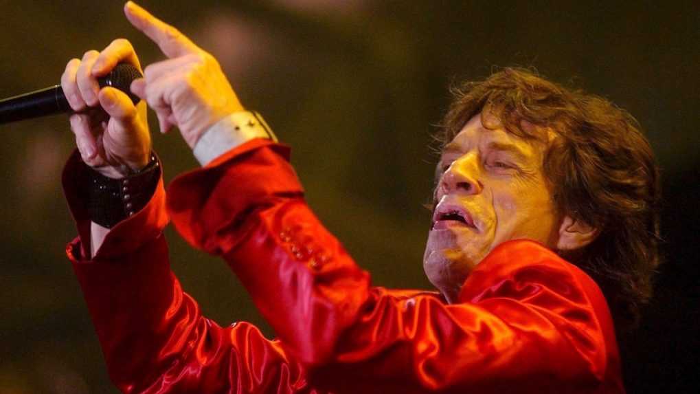 Svojou živelnosťou urobil z každého koncertu výnimočnú show, tvrdia kritici. Mick Jagger oslavuje 80 rokov