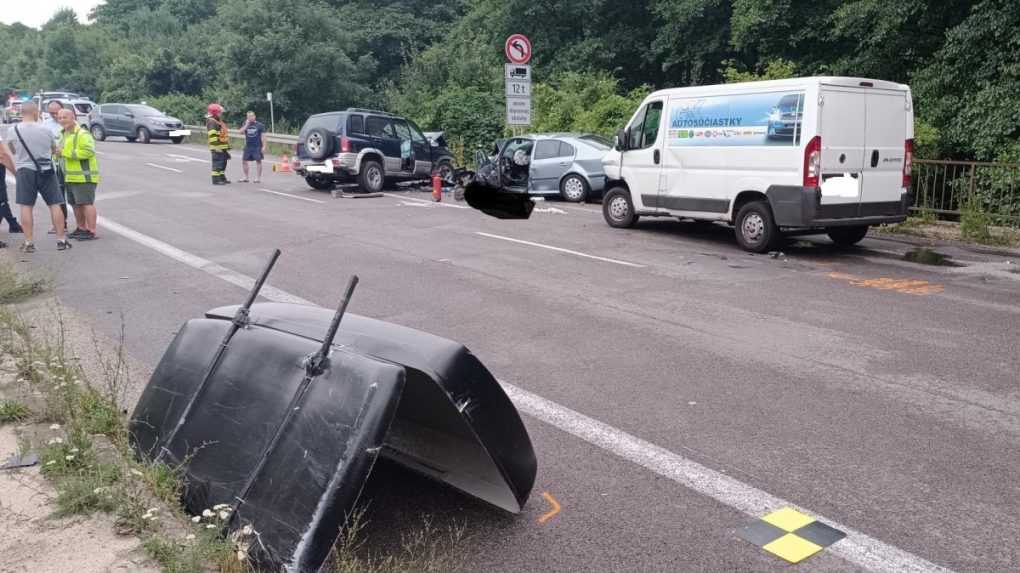 Tragická nehoda pri Trenčíne: O život prišli dvaja vodiči, úsek je neprejazdný