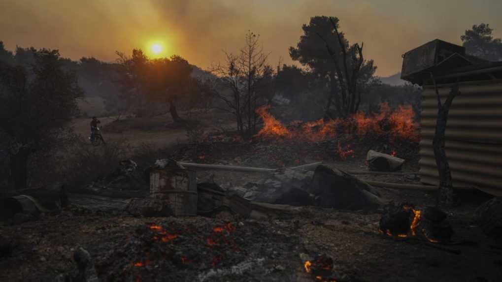 Slovensko vyslalo do Grécka desiatky hasičov na pomoc s hasením rozsiahlych lesných požiarov