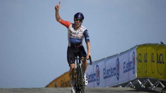 Kanadský cyklista Michael Woods triumfoval v nedeľnej deviatej etape 110. ročníka Tour de France.