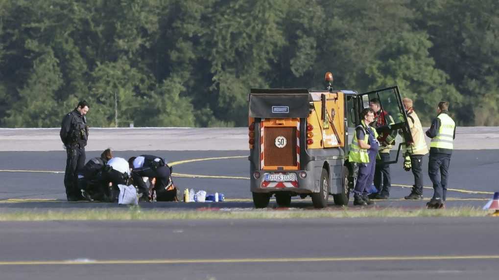 Na hamburskom letisku narušili prevádzku klimatickí aktivisti. Žiadne lietadlo nemohlo pristáť ani odštartovať