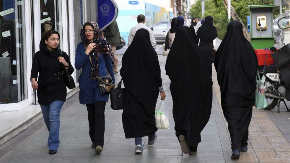 Iránska mravnostná polícia sa vracia do ulíc dohliadať na pravidlá obliekania
