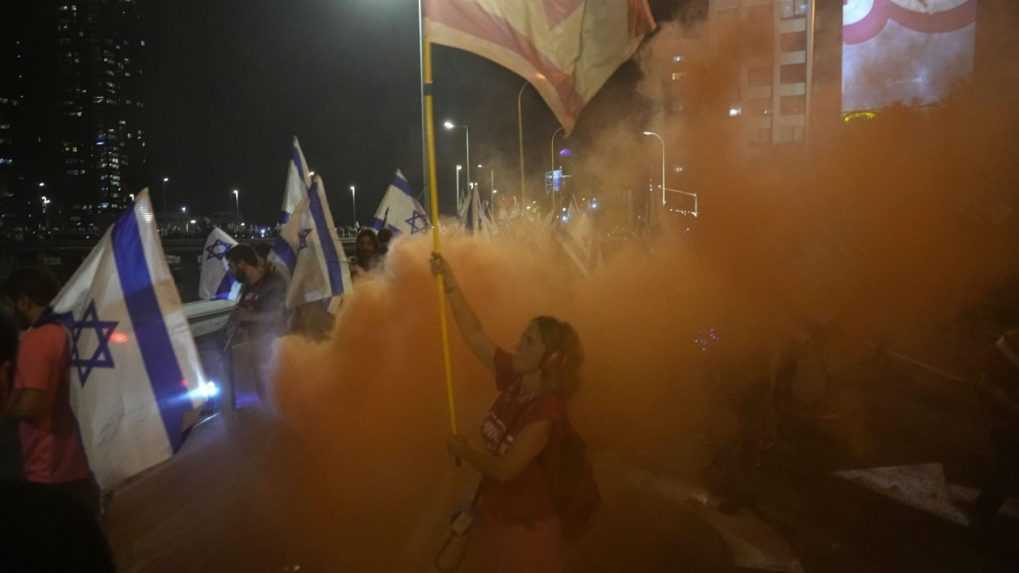 Stovky izraelských záložníkov vyšli na protestný pochod ulicami Tel Avivu proti justičnej reforme