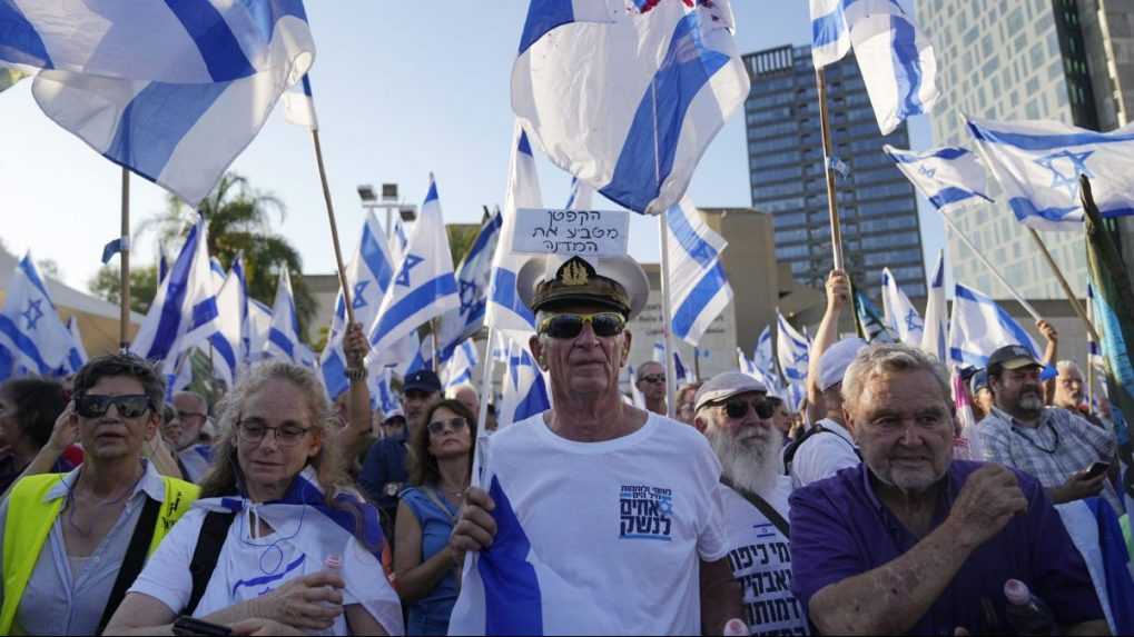 Viac ako 10 000 záložníkov vyhlásilo, že už nenastúpi do služby, ak sa nezastaví reštrukturalizácia súdnictva v Izraeli