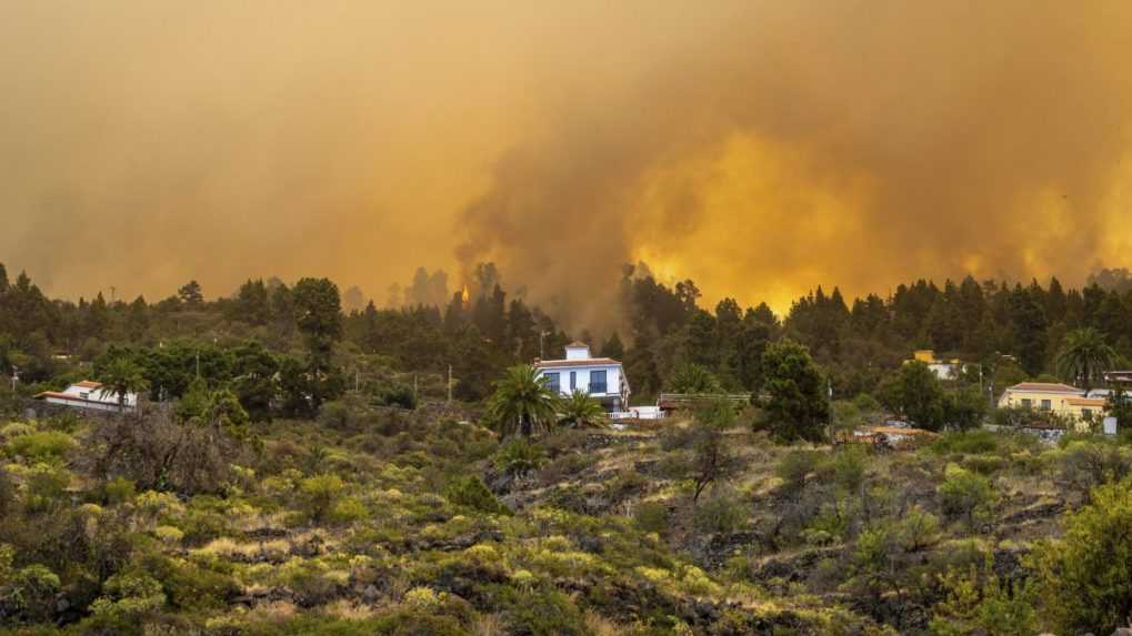 Pre požiar na ostrove La Palma evakuovali vyše štyritisíc ľudí, niektorí odmietali opustiť svoje domovy