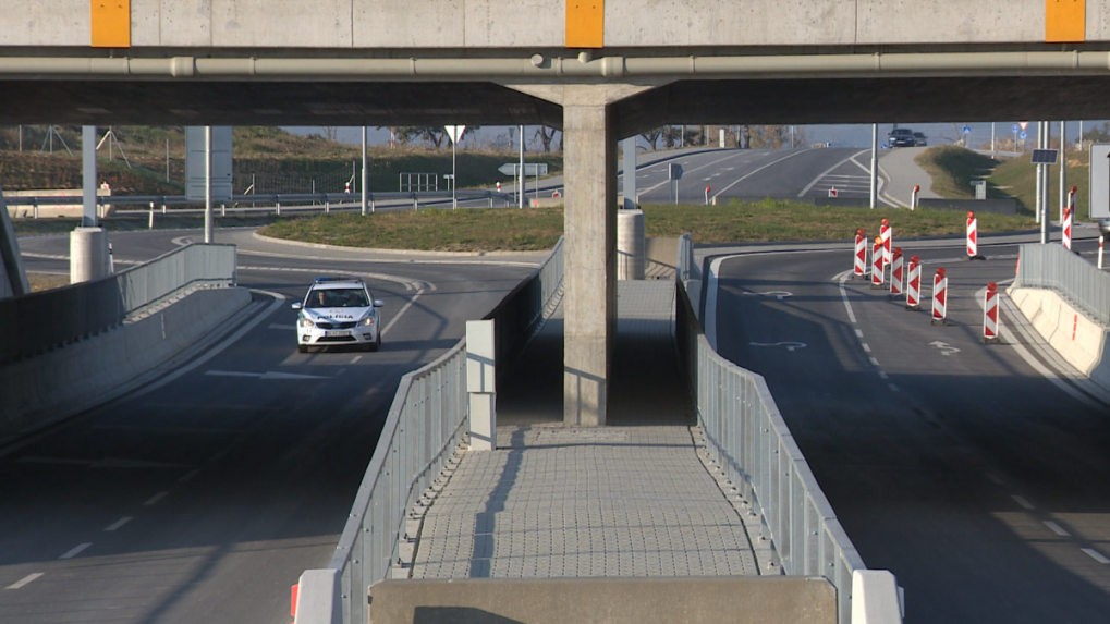 Pre opravu frekventovanej cesty pri Bratislave chce rezort dočasne predĺžiť nespoplatnený úsek diaľnice D1