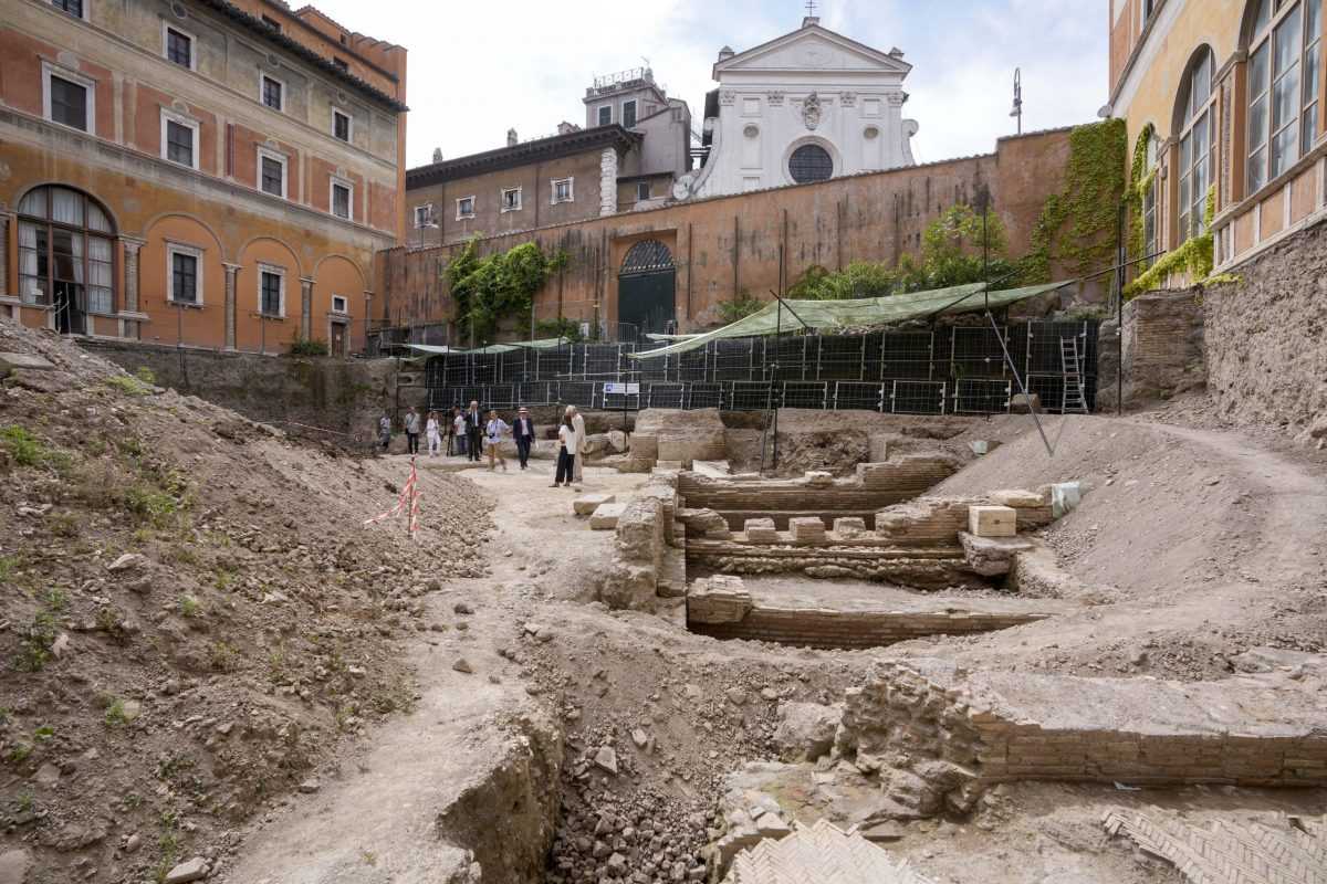 ArcheolÃƒÂ³govia objavili pozostatky Nerovho divadla.