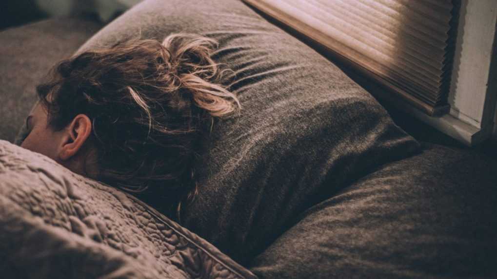 Ľudia, ktorí v noci málo spia, skôr zomierajú na nezdravé návyky