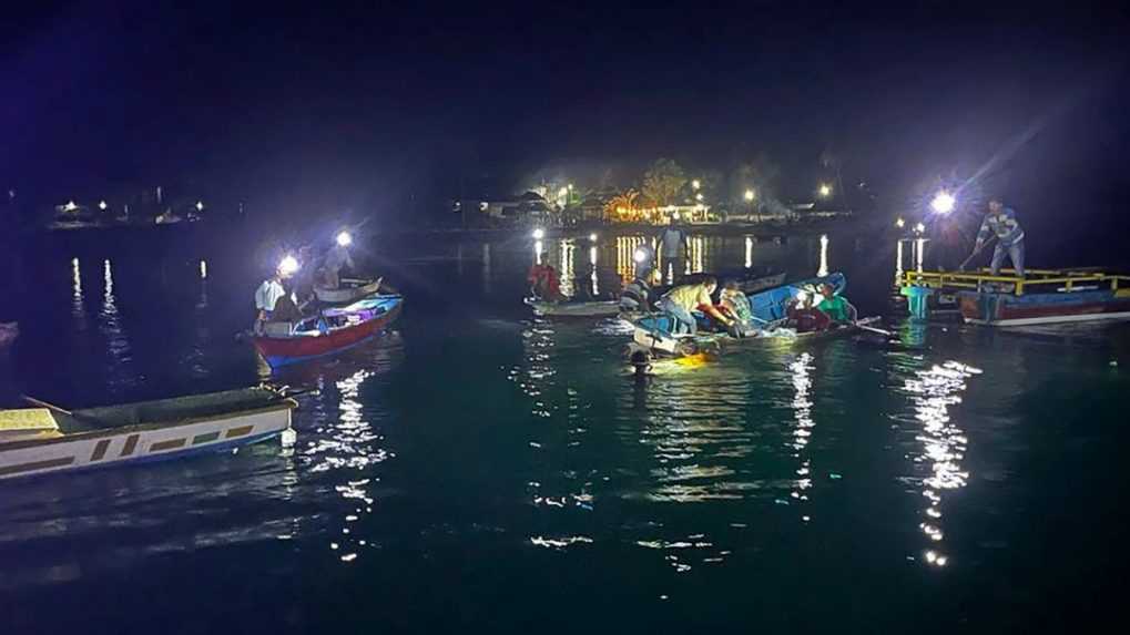 V Indonézii sa potopil trajekt. Najmenej 15 ľudí prišlo o život, ďalších 19 je nezvestných