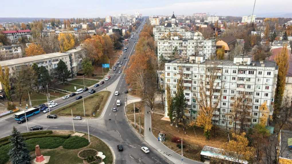 Na streche ruskej ambasády v Moldavsku je 28 špionážnych antén, zariadenia by Rusi mohli využiť na vojenské účely