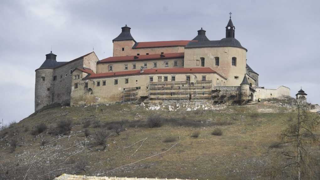 Obnova zhoreného hradu Krásna Hôrka sa zrejme predraží. Rekonštrukcia však ide podľa časového plánu