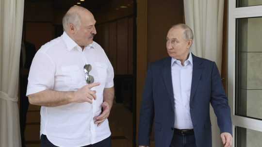 Bieloruský prezident Alexandr Lukašenko a jeho ruský náprotivok Vladimir Putin.