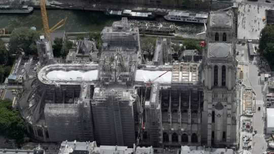 Rekonštrukcia parížskej katedrály Notre-Dame.