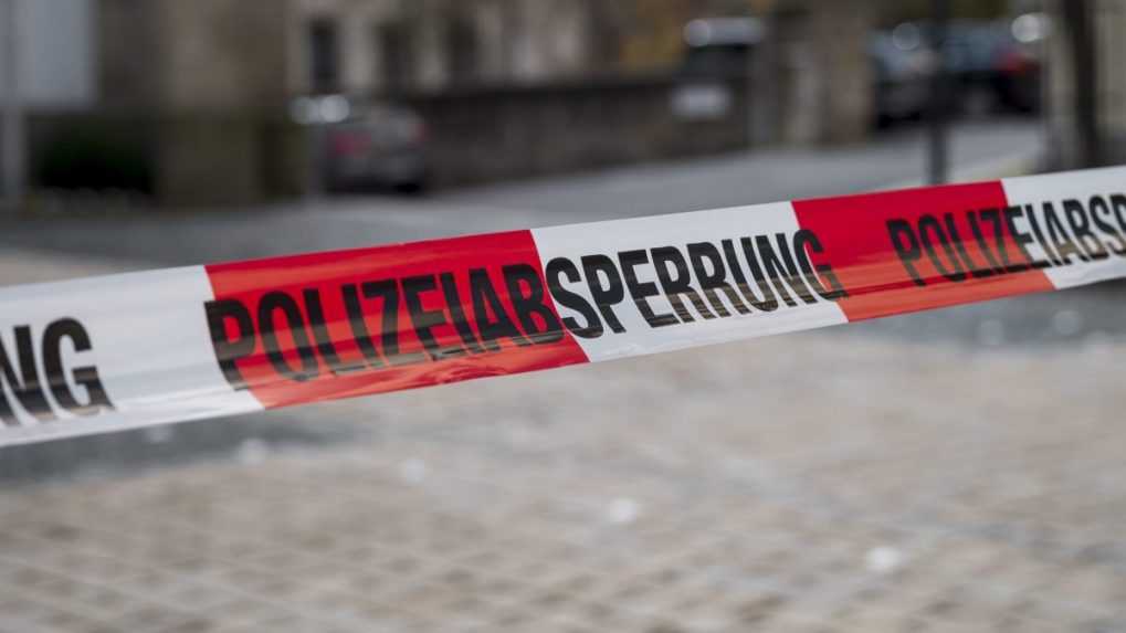 Jednu obeť a niekoľko zranených si vyžiadal útok nožom na západe Nemecka