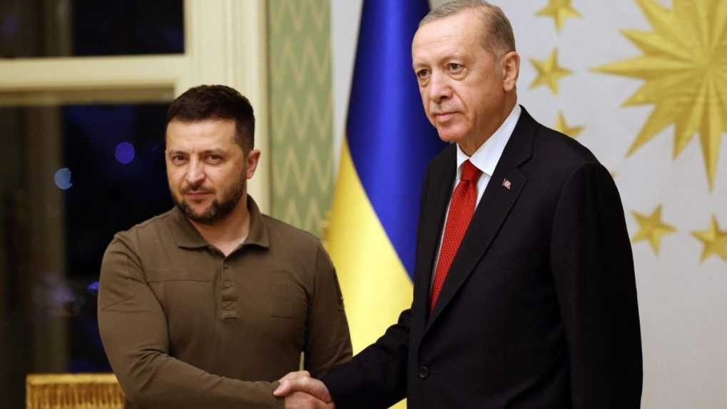 Zelenskyj začal v Istanbule rokovania s Erdoganom. Zamerajú sa na snahu Kyjeva vstúpiť do NATO