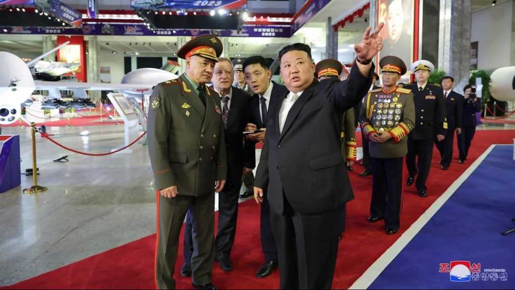Ruský minister obrany Sergej Šojgu navštívil KĽDR. Rokoval s tamojším vodcom Kim Čong-unom
